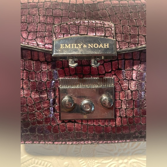 Emily and Noah Metallic Purple adjustable cross-body Purse - Picture 10 of 16